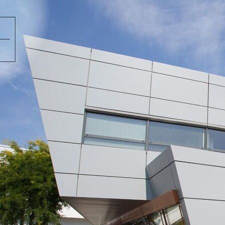 Gebäudefolierung eines modernen Gebäudes