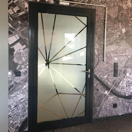 Sichtschutz & Design auf einer Tür